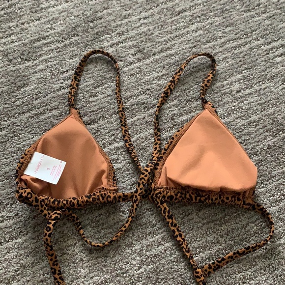 Hi!! Cross back cheetah print swim suit, Size S - Picture 3 of 3